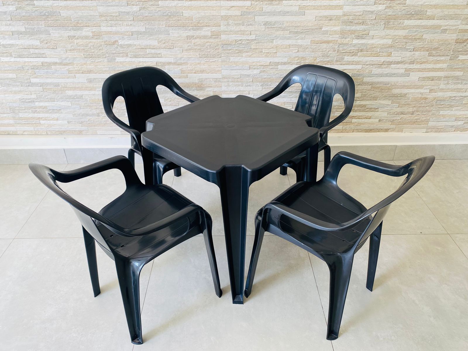 Conjunto de mesa e cadeiras Parati